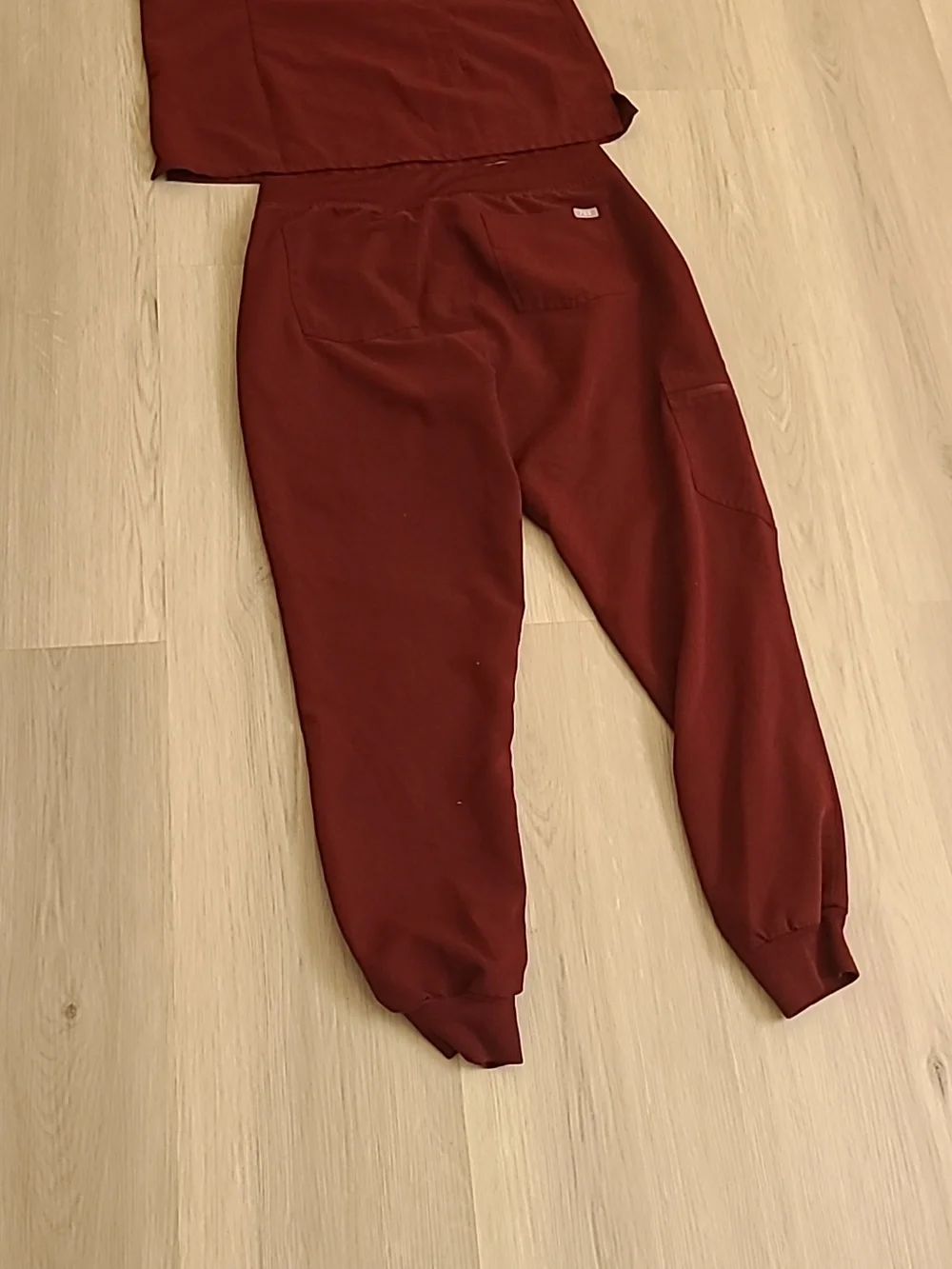 Figs Technical Burgundy Zamora Jogger Catarina Top Medium Womens Nurse - Picture 6 of 9